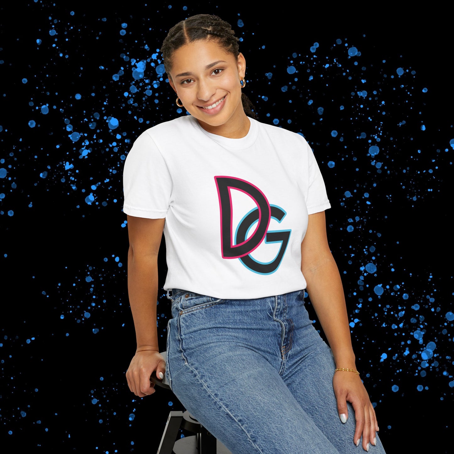 DG - T-shirt: Relaxed fit with DG logo with blue and pink border in front and DolciGucce writing on the back