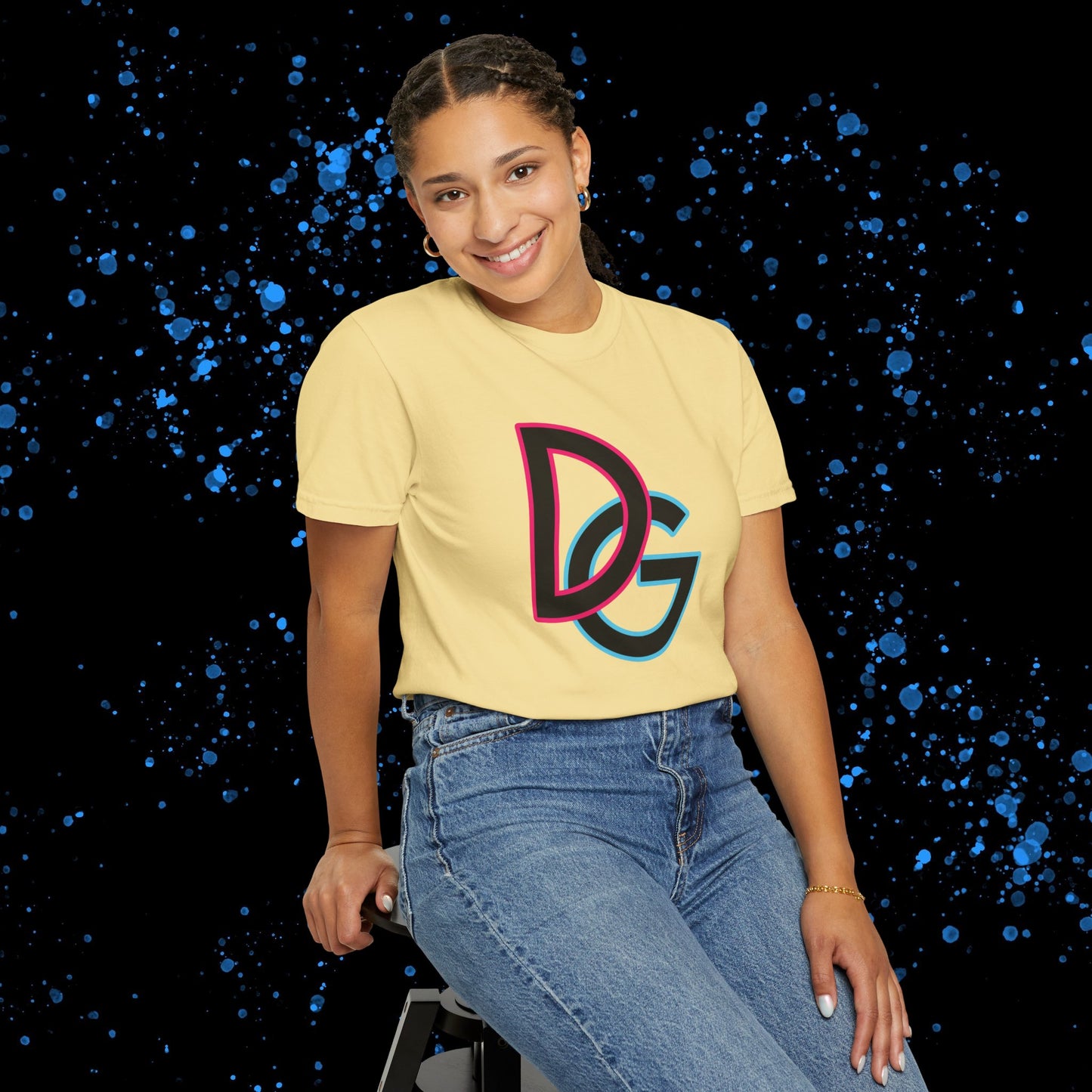 DG - T-shirt: Relaxed fit with DG logo with blue and pink border in front and DolciGucce writing on the back